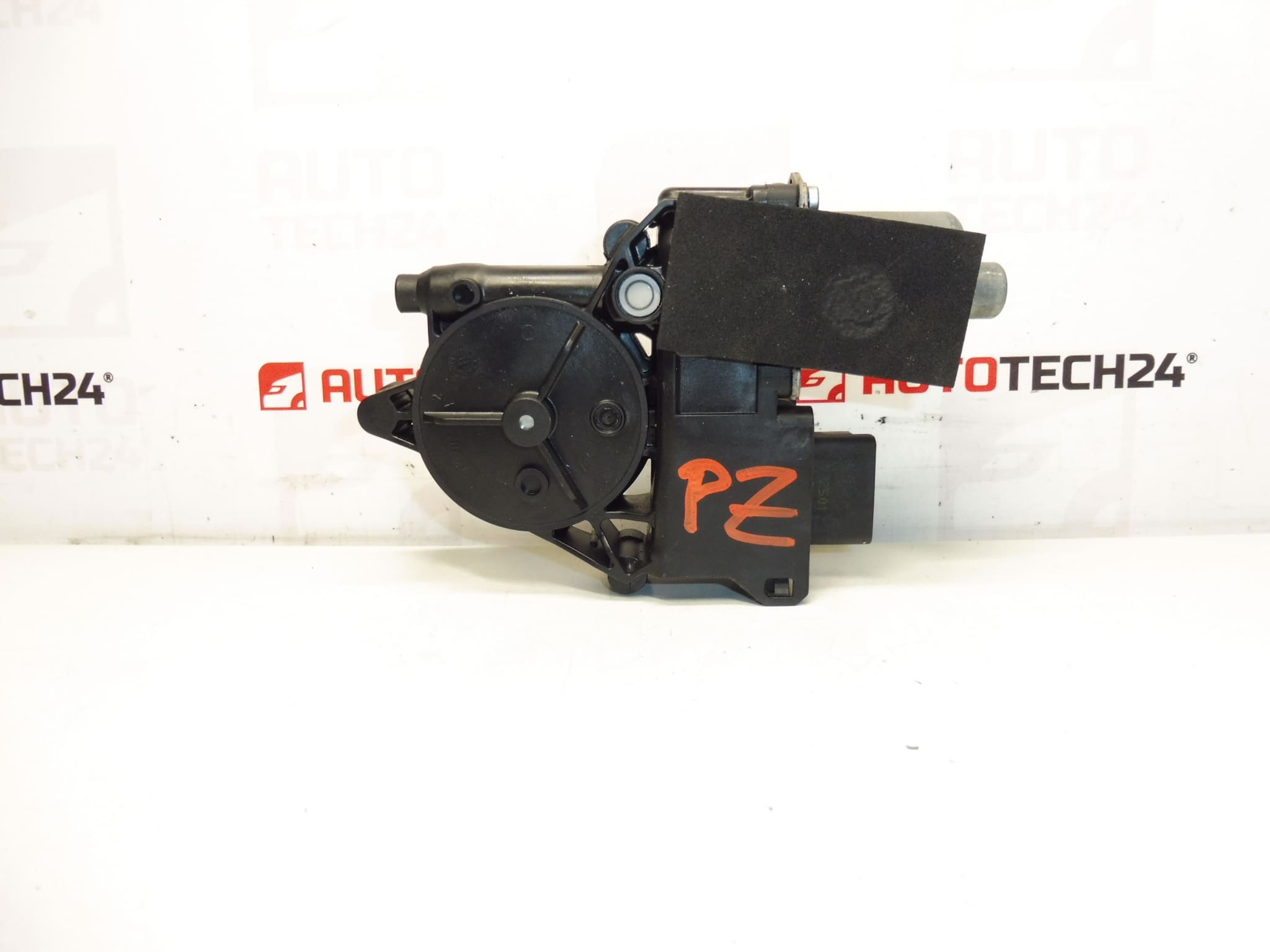 Motor retractor lunetă dreapta spate Peugeot 308 9675466380