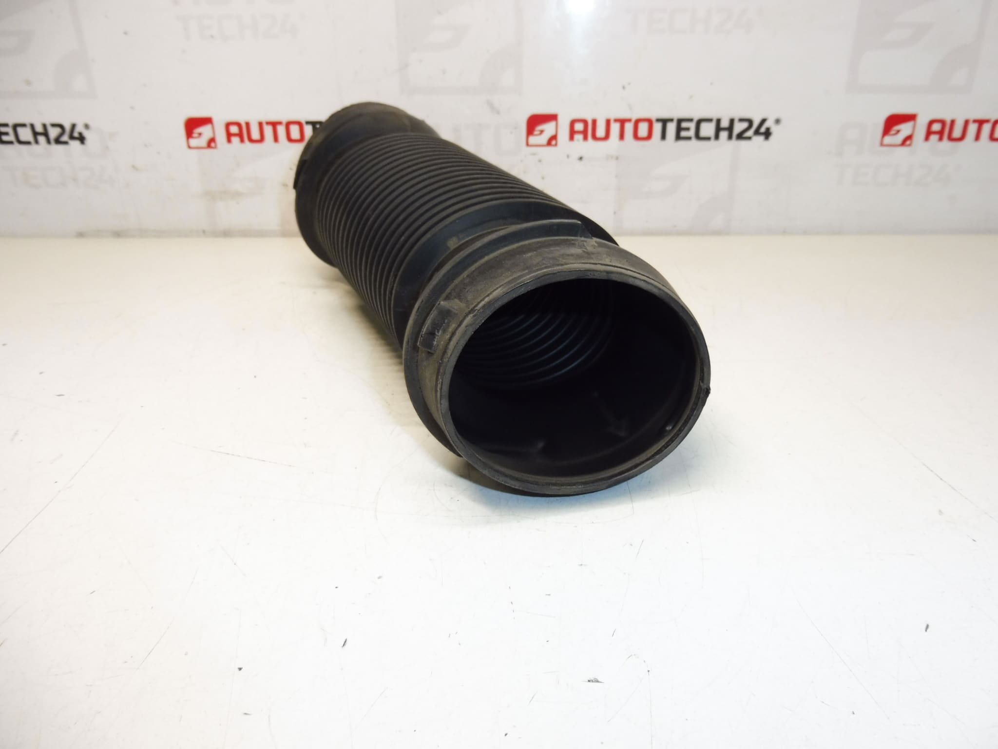 Duza de admisie aer 1.4 VTI 70 kW 8FS Citroën Peugeot 9684577280 1436R0 - imagine 2