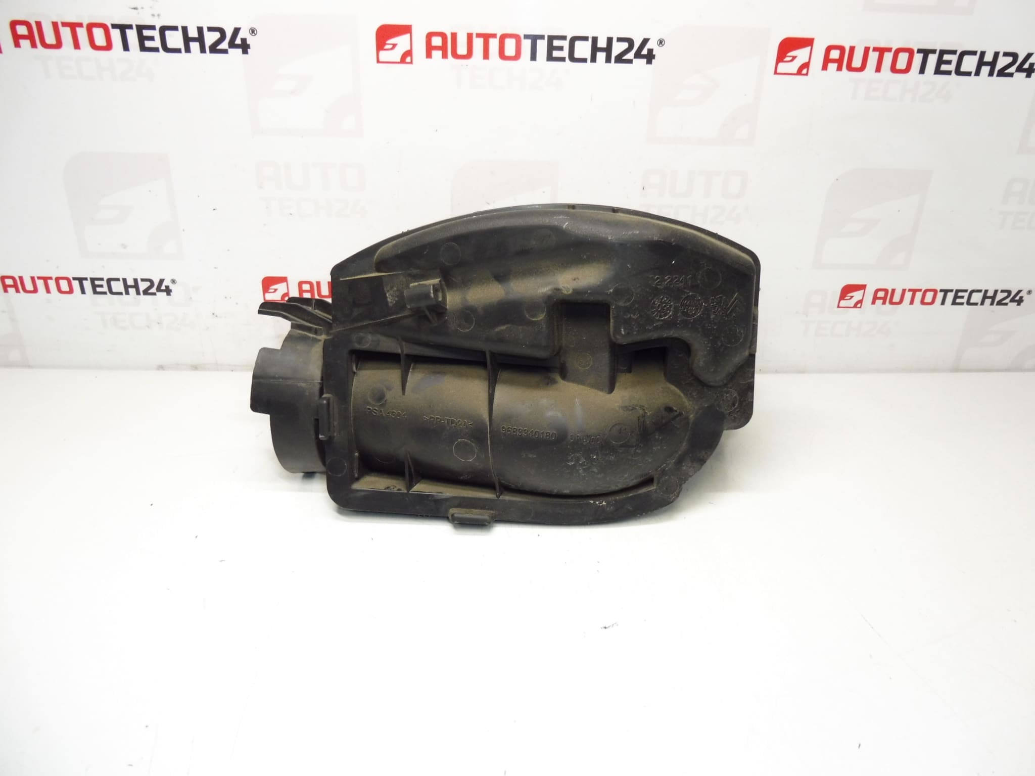 Rezonator admisie aer 1.4 VTI 70 kW 8FS Citroën Peugeot 9683340180 1436Q9